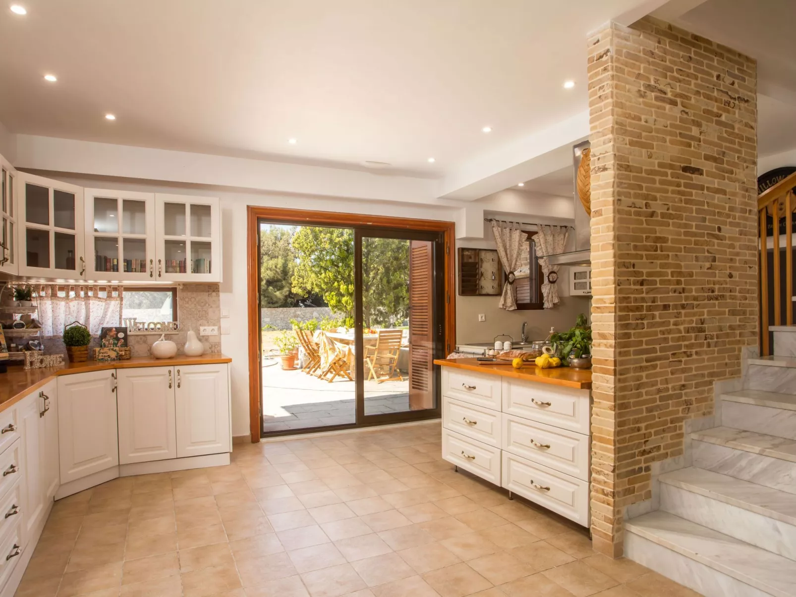 Emarmene - Dein Schicksal - Buiten