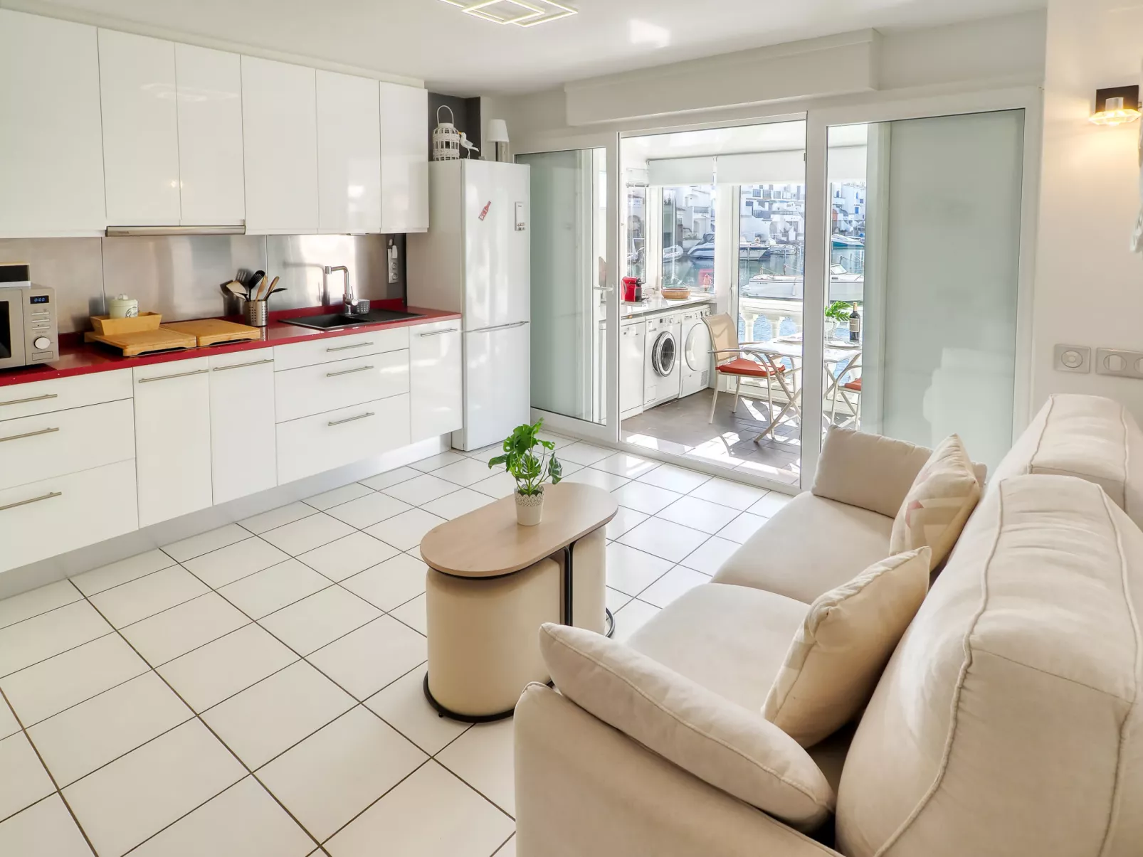 Port Empuries 31-33 - Binnen