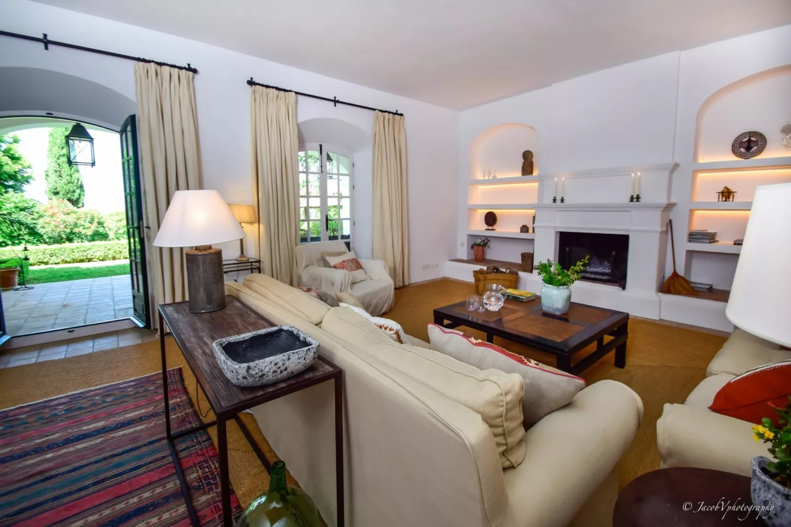 A Real Oasis in  Colonial style - Woonkamer