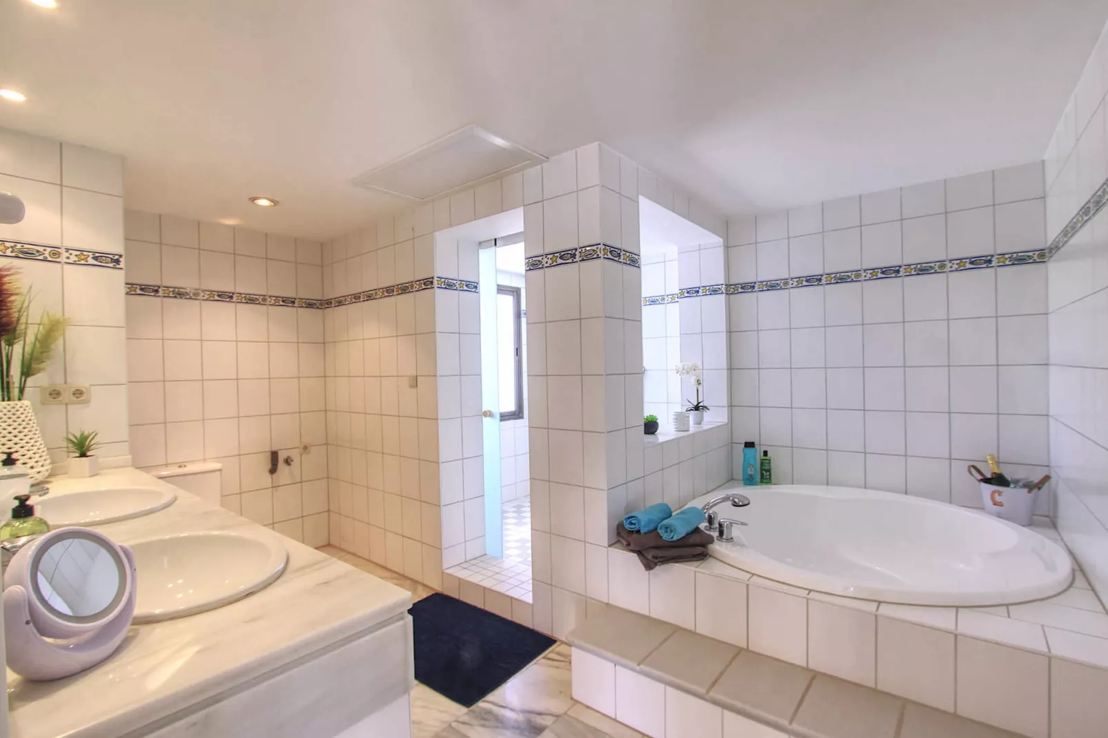 1080 - GOLDEN BEACH JACUZZI - Badkamer