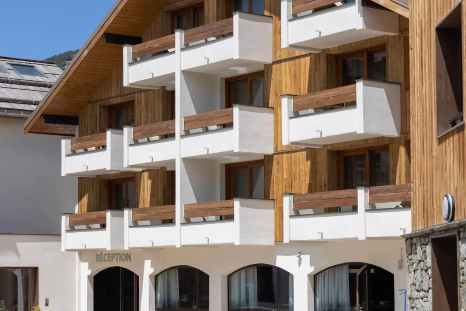 Le Cristal Lodge-RQ4S - Buitenkant zomer