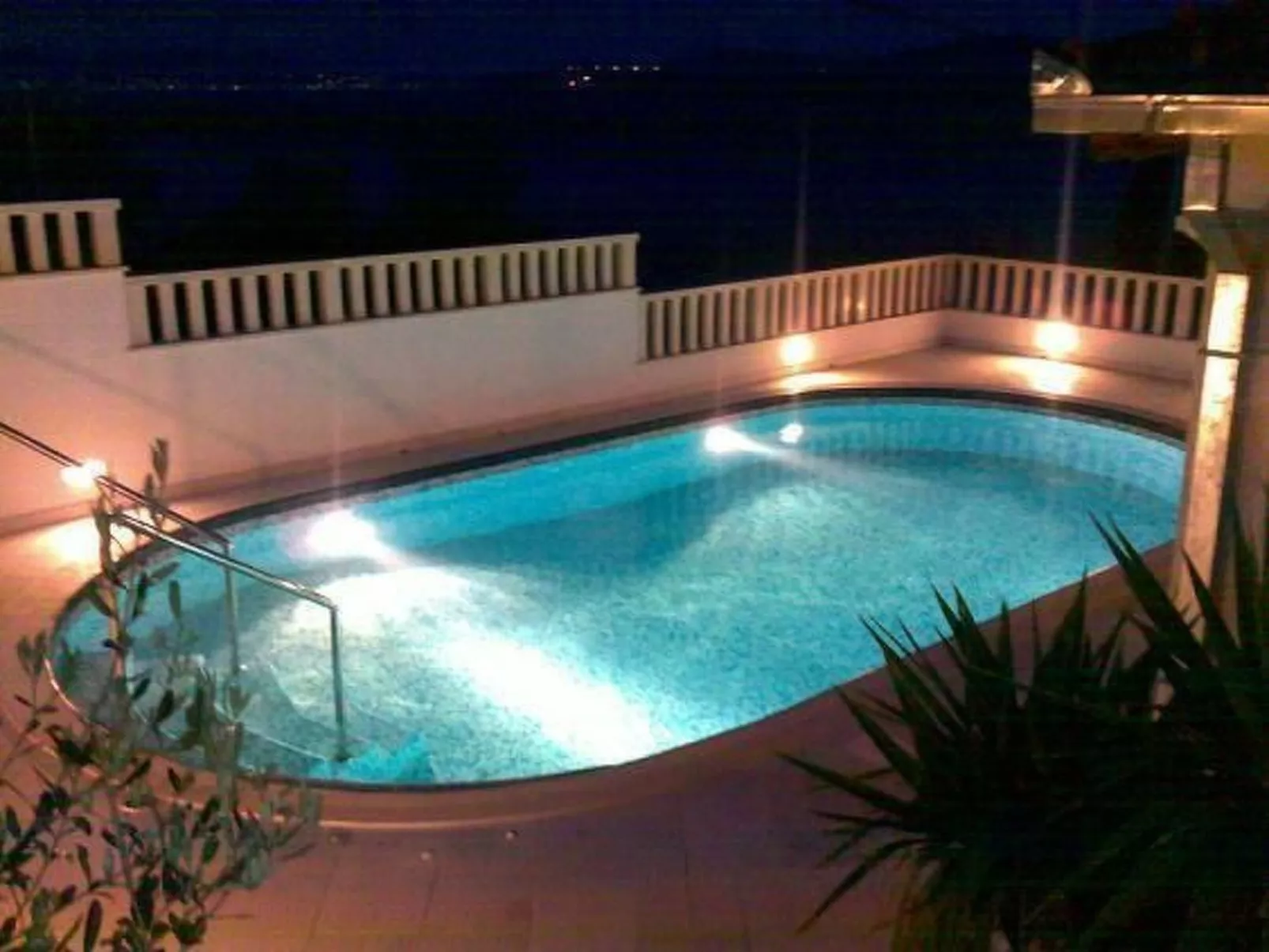 Mit Terrasse, Pool und Strandzugang - Image-tags.info