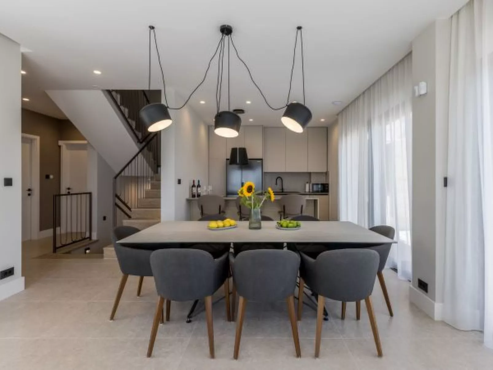 Beachfront villa Luce with seaview and pool - Binnen