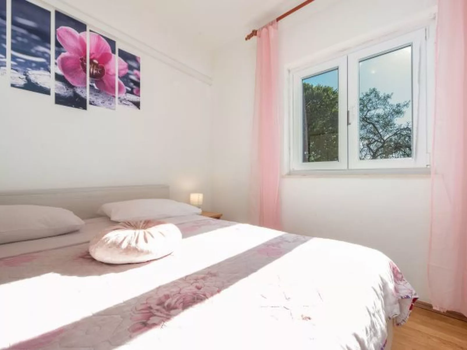 Holiday House Laetitia with pool - Image-tags.info