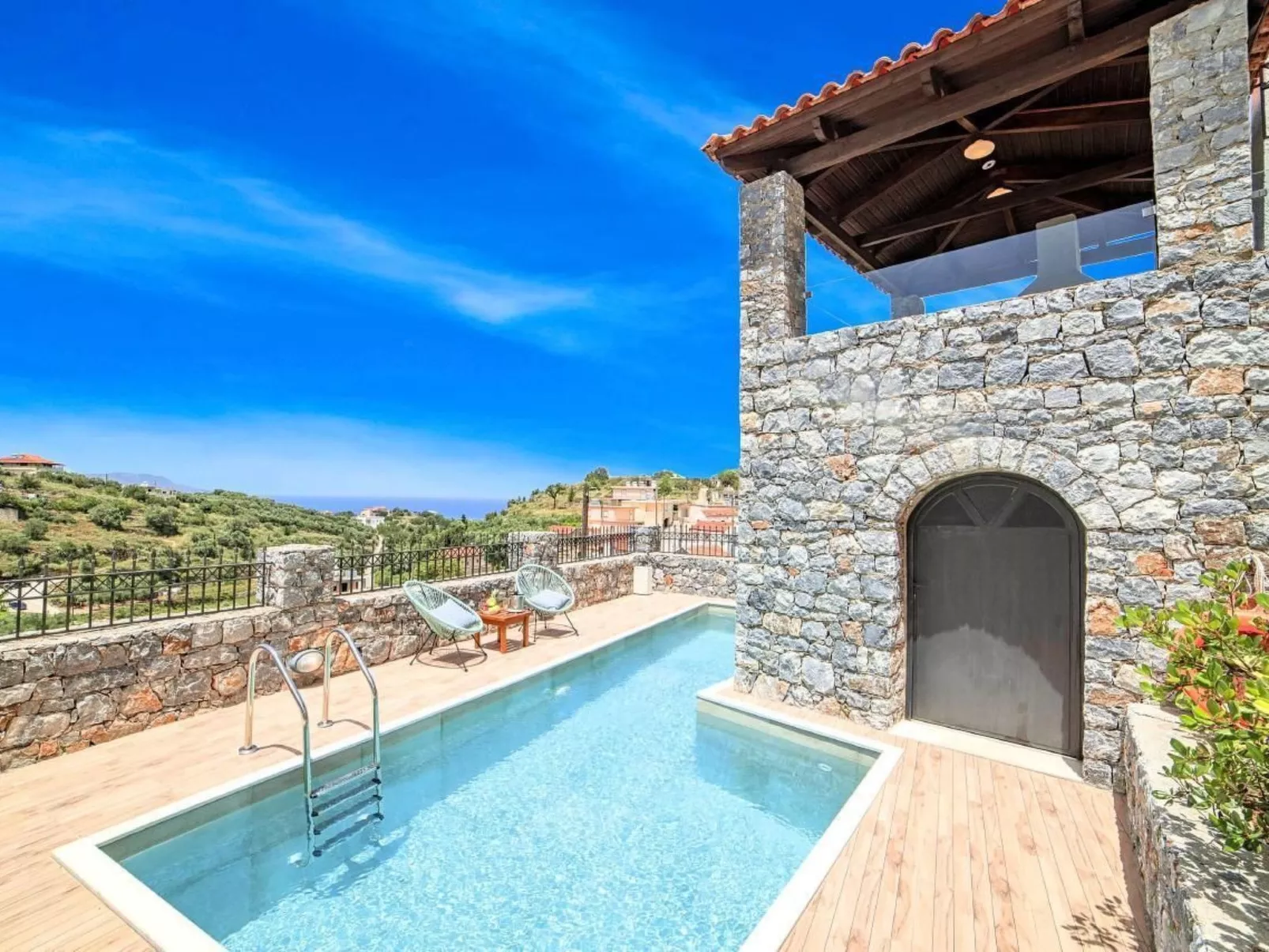 "Acrothea Villa Beheizter Pool" - Buiten