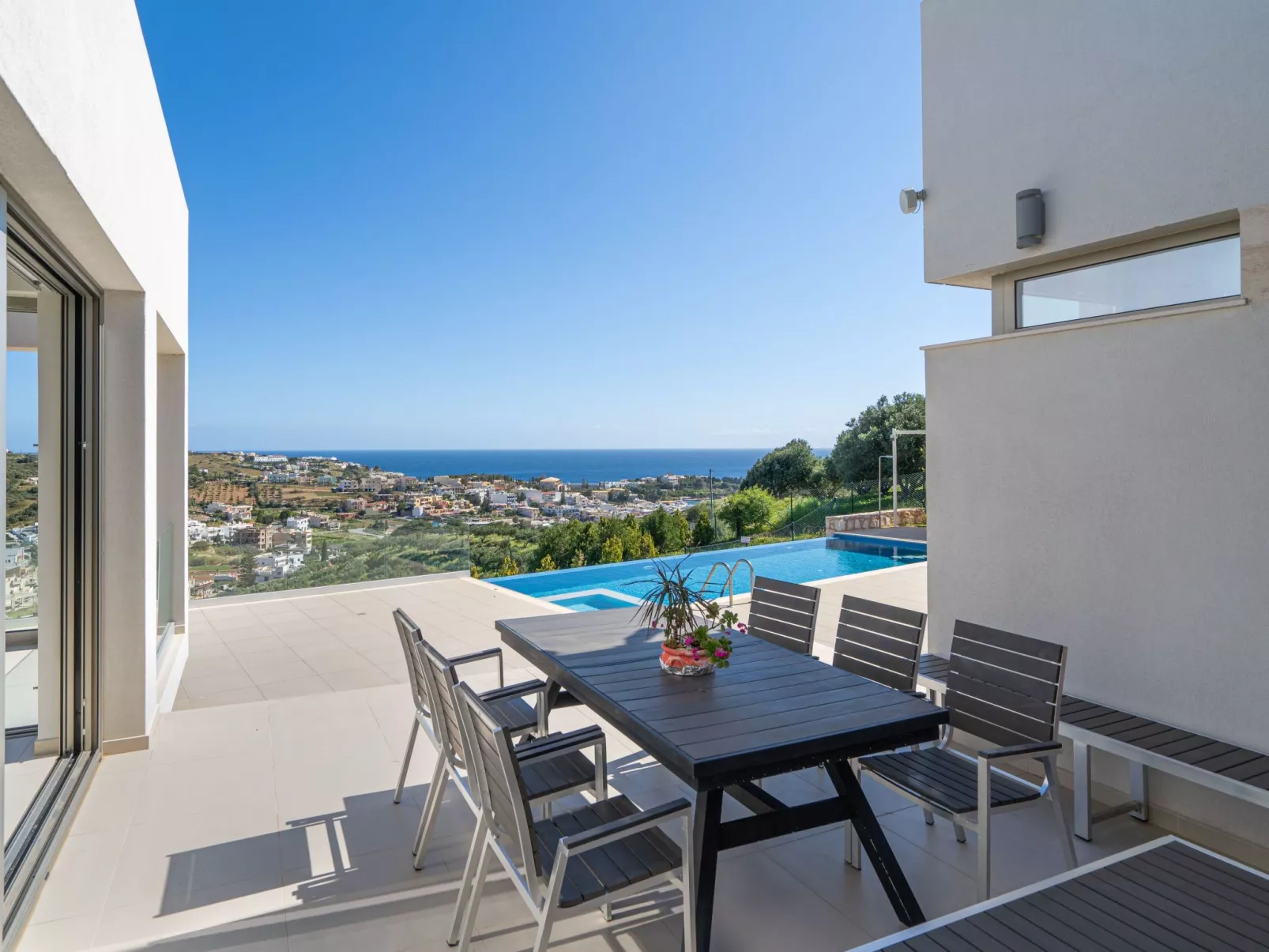 "Villa Kallia" mit Infinity-Pool - Buiten