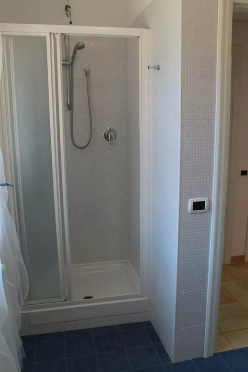 Unterkunft im Erdgeschoss, überdachte Terrasse, Schwimmbad - Binnen