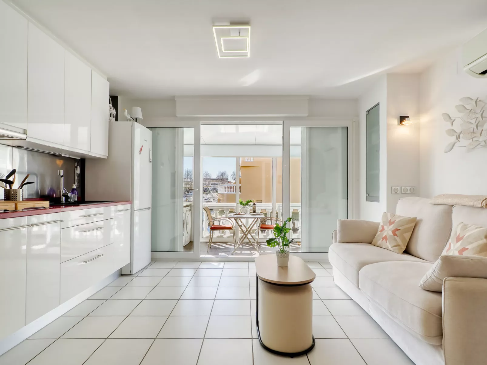 Port Empuries 31-33 - Binnen