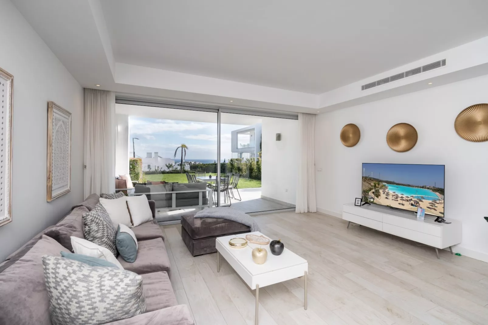 Elegant 2-Bed Apartment | Alcazaba Lagoon (1604) - Woonkamer