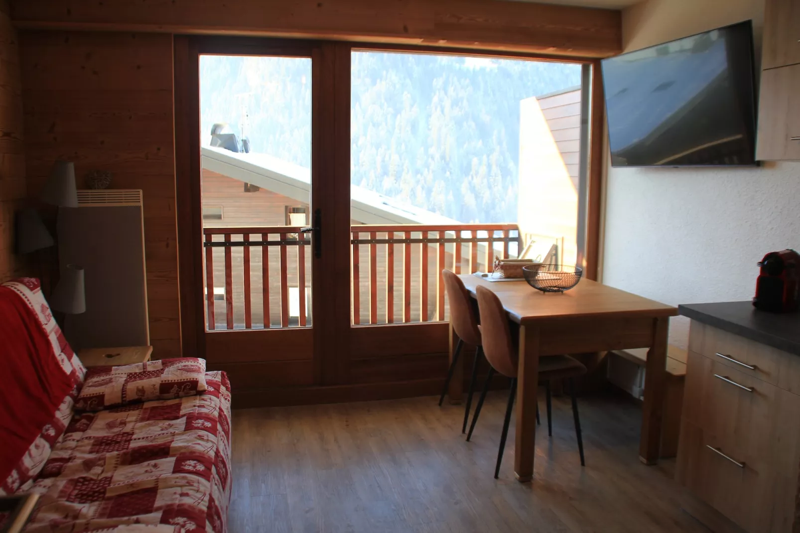 Joran JR6 MOUNTAIN & NATURE 4 Pers. - Woonkamer