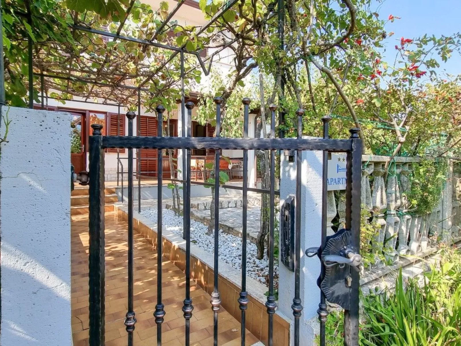 Für 5 Personen ca. 70 m&sup2; in Novigrad, Adriaküste Kroatien (Westküste von I - Buiten