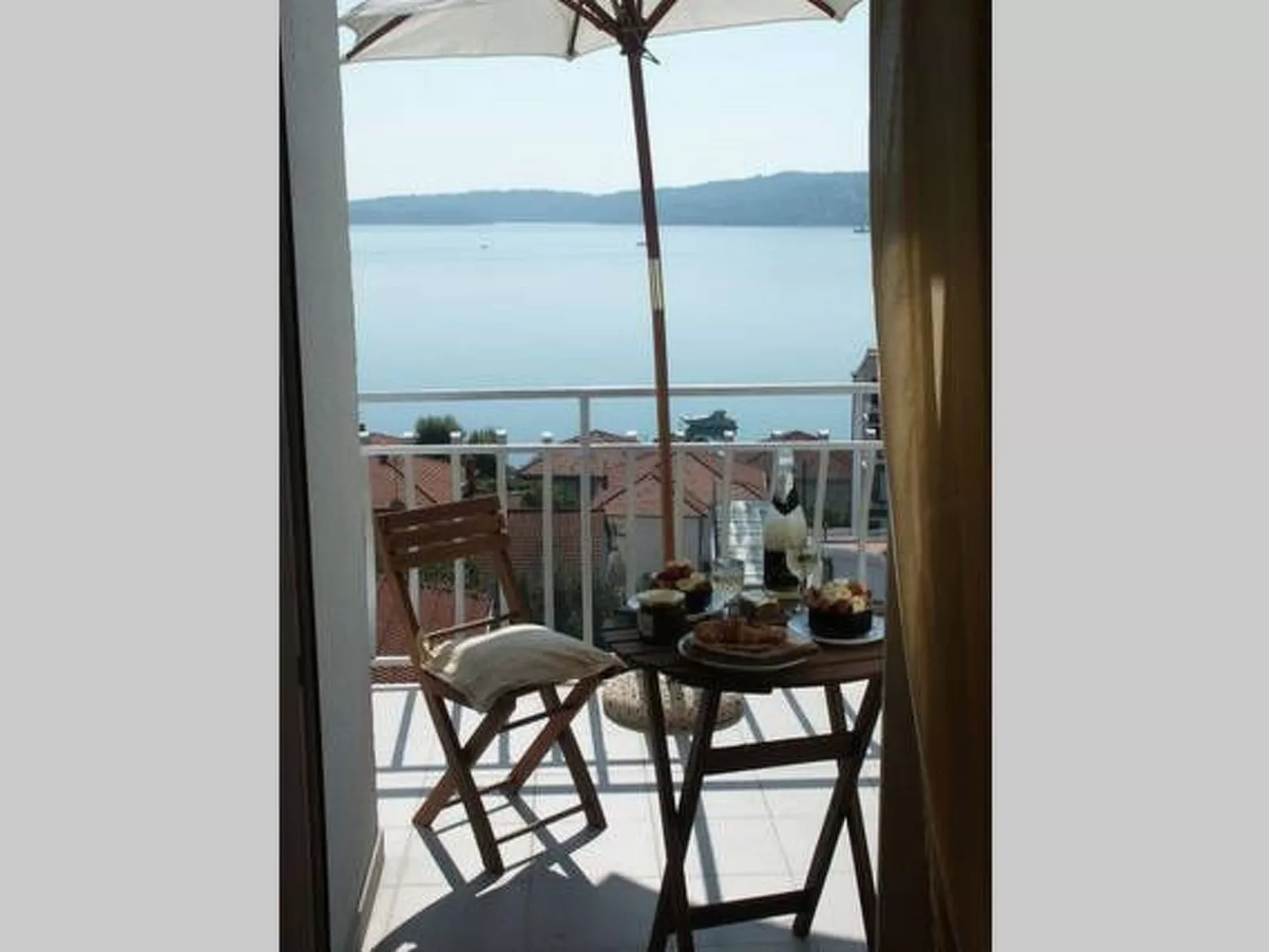 2. Etage Doppelbettzimmer ca.  20m² mit Balkon und Panoramameerblick Villa Mili - Buiten