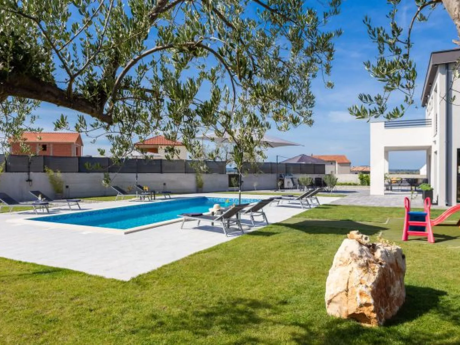 Villa Lacus in Vrana with pool - Image-tags.info