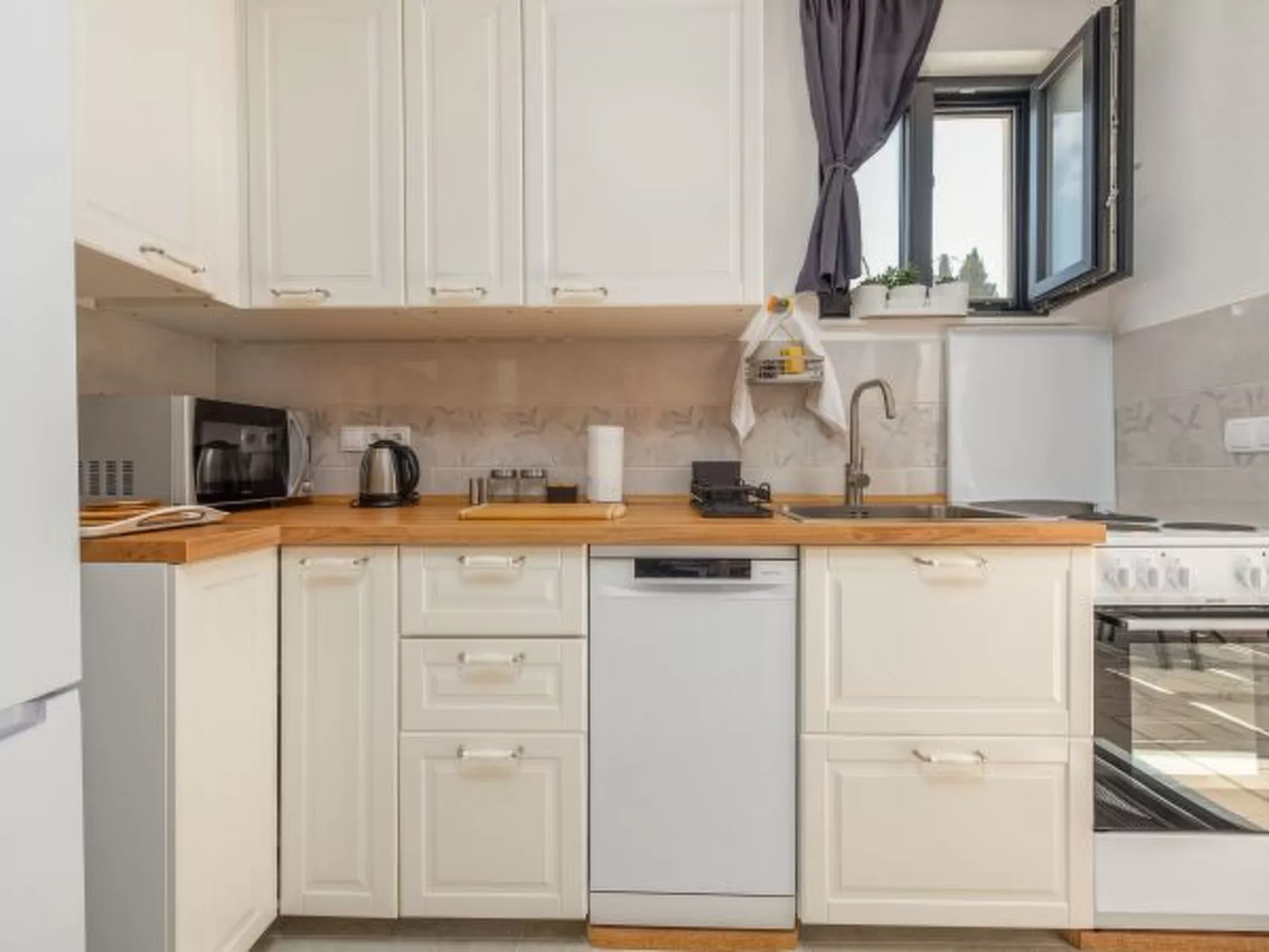 Studio Apartment Varos with shared pool - Image-tags.info