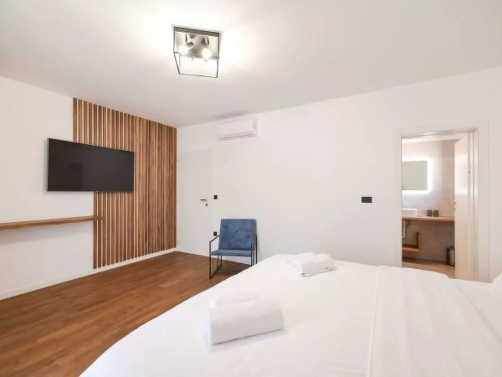 Villa Marta with heated pool and traditional taver - Image-tags.info