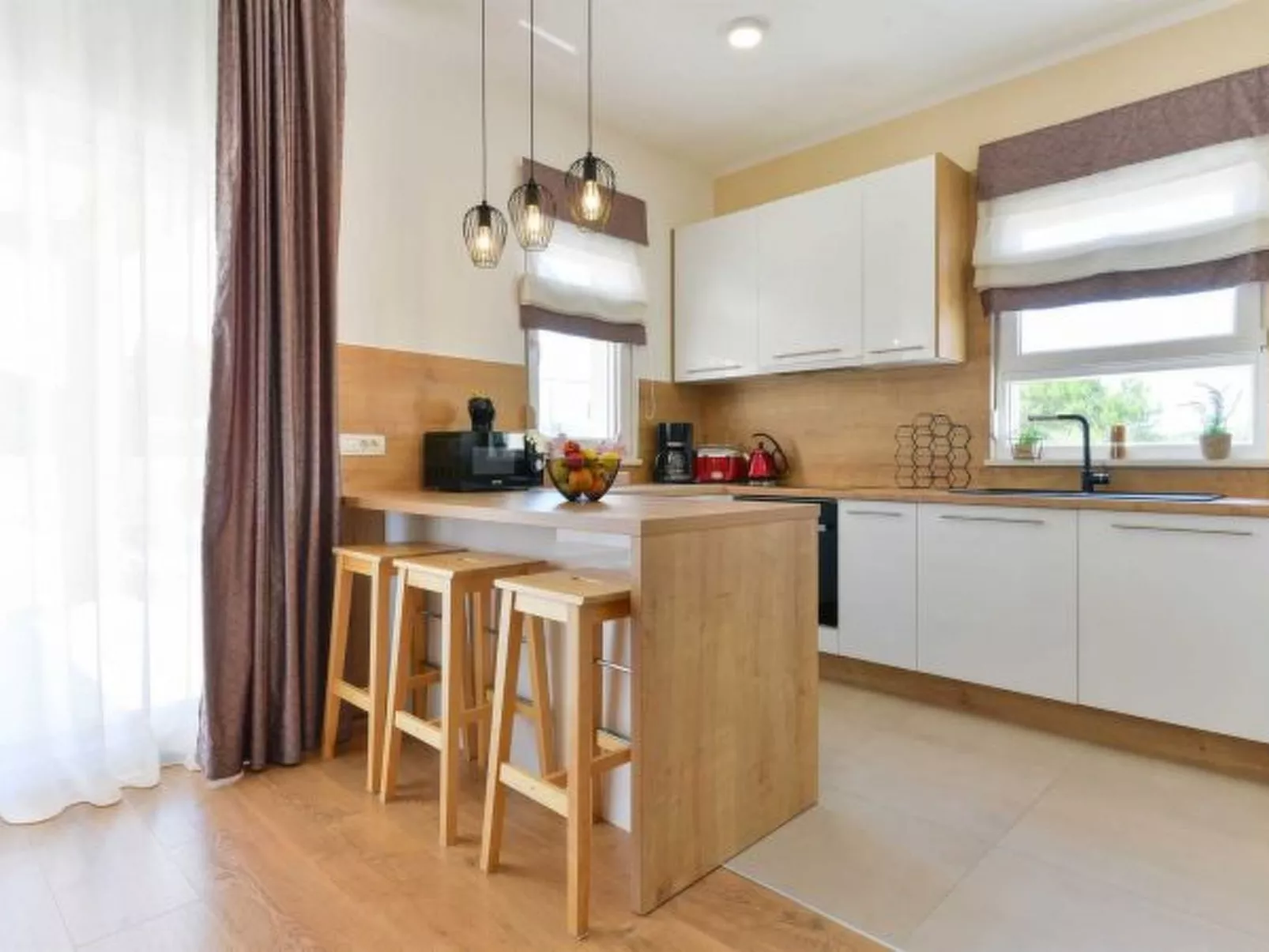 Villa First Hill with heated pool - Image-tags.info