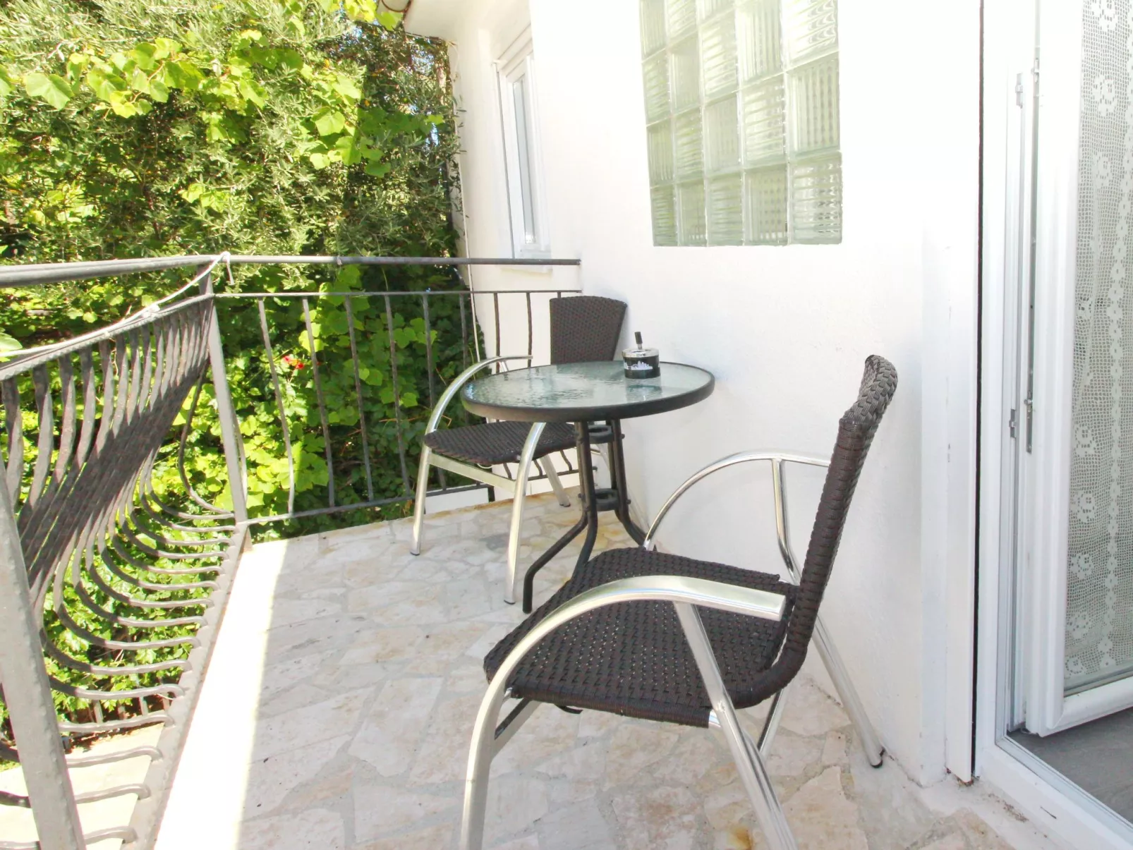 Doppelzimmer max. 2 Personen, 12 m² , 1 Schlafzimmer mit Doppelbett, klimatisie - Buiten