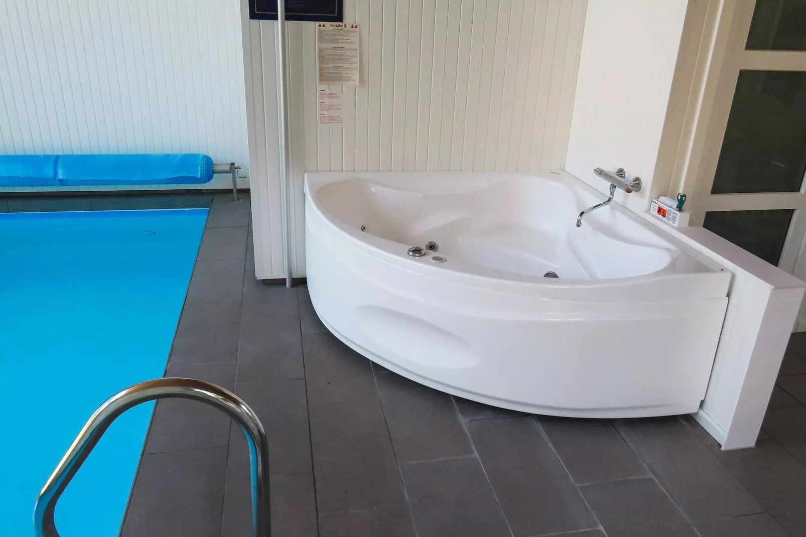 Modern vakantiehuis in Blåvand met zwembad-Spa