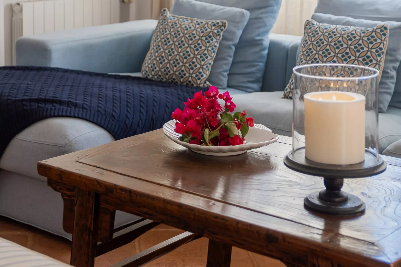 Charming Andalusian-Style Beach Villa - Woonkamer