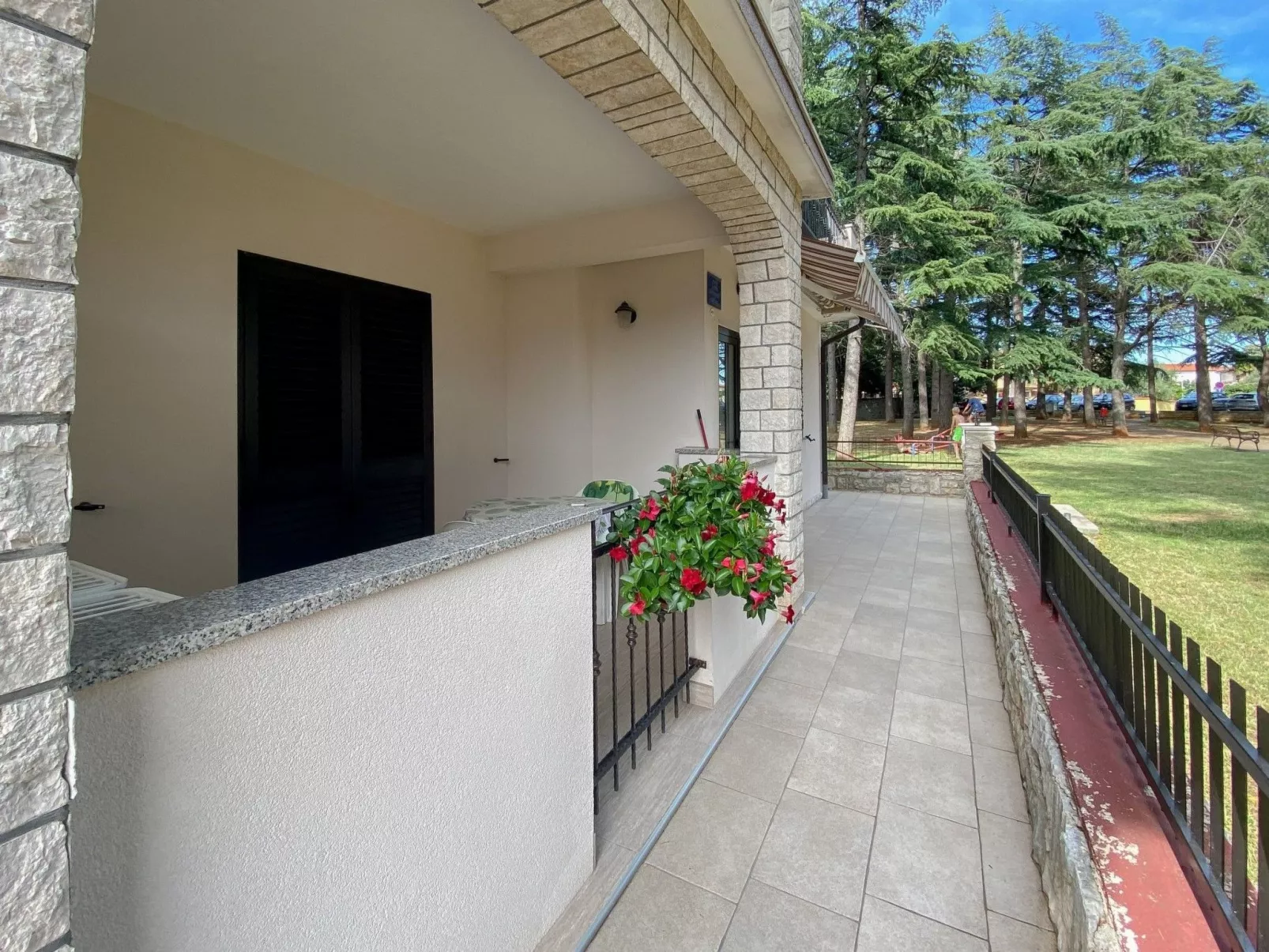 "Elena 2" direkt am Strand - Buiten