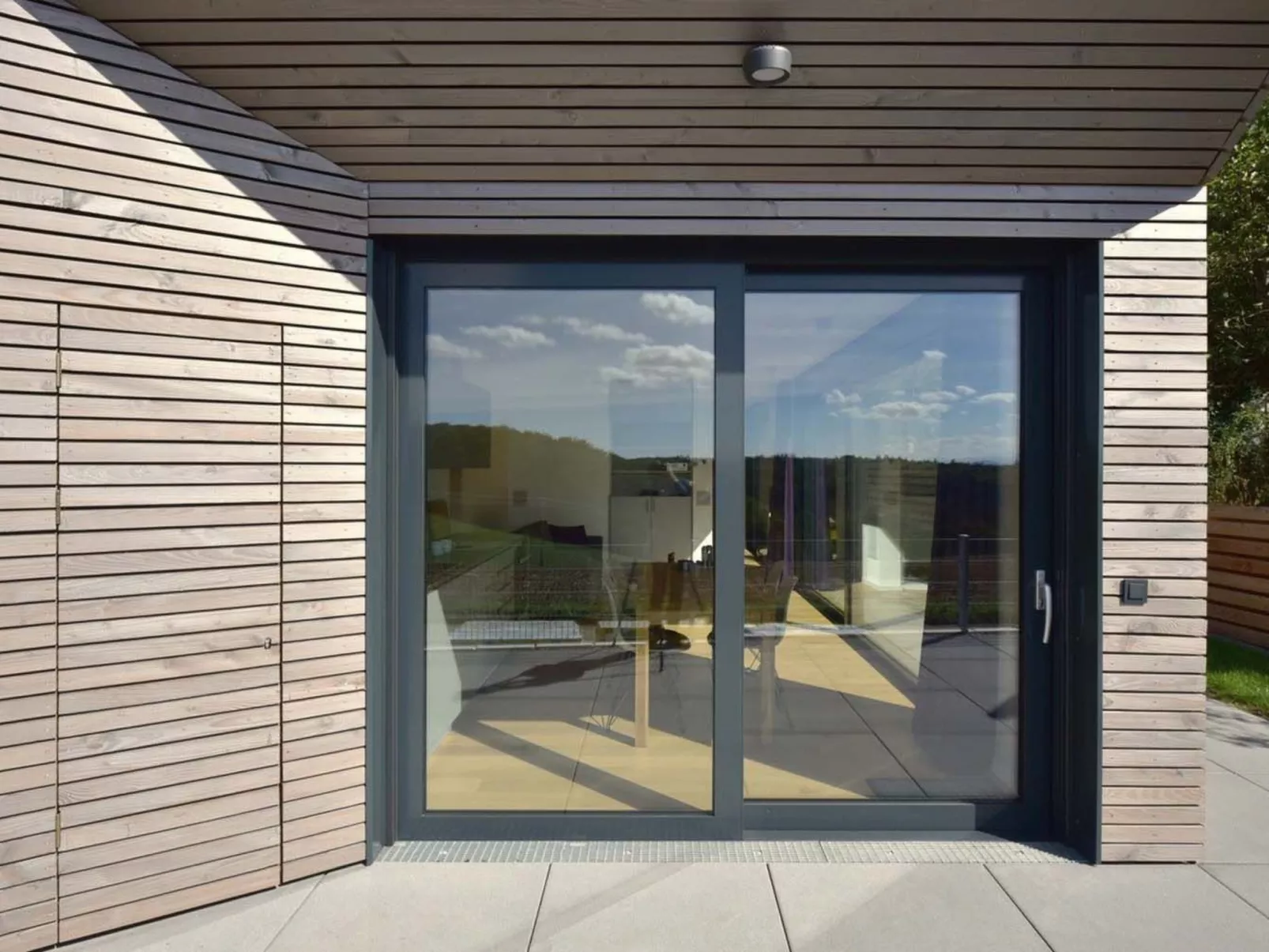 Tinyhaus Adam - Buiten