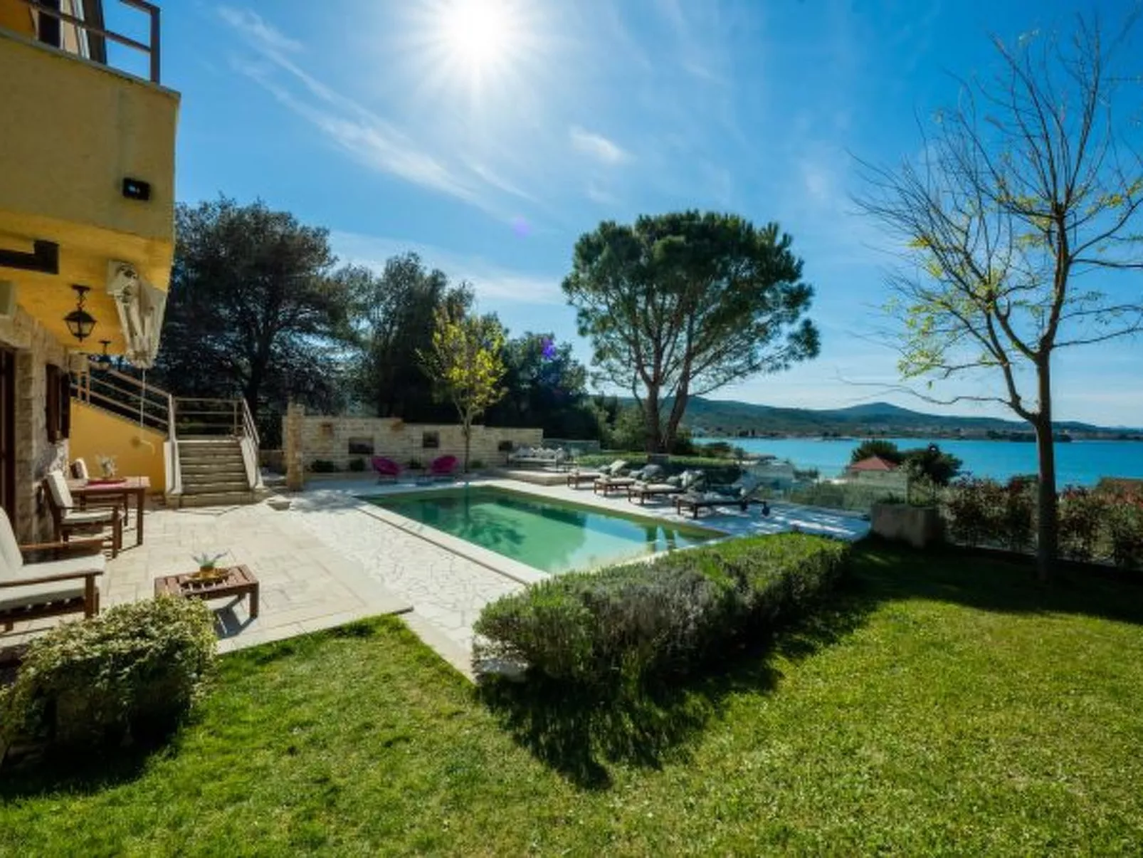 Villa Barotul with pool - Image-tags.info