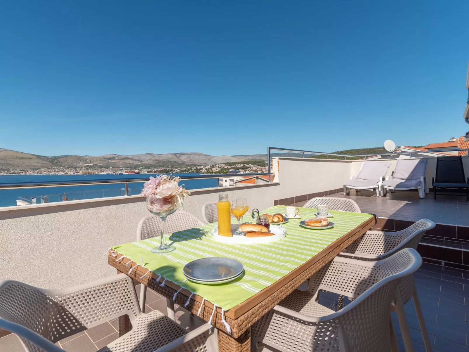 Moderne Ferienwohnung mit Gartennutzung, einem g - Image-tags.info