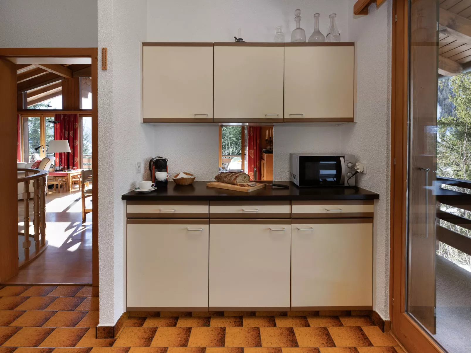 Veni, Vidi, Mansi - Binnen