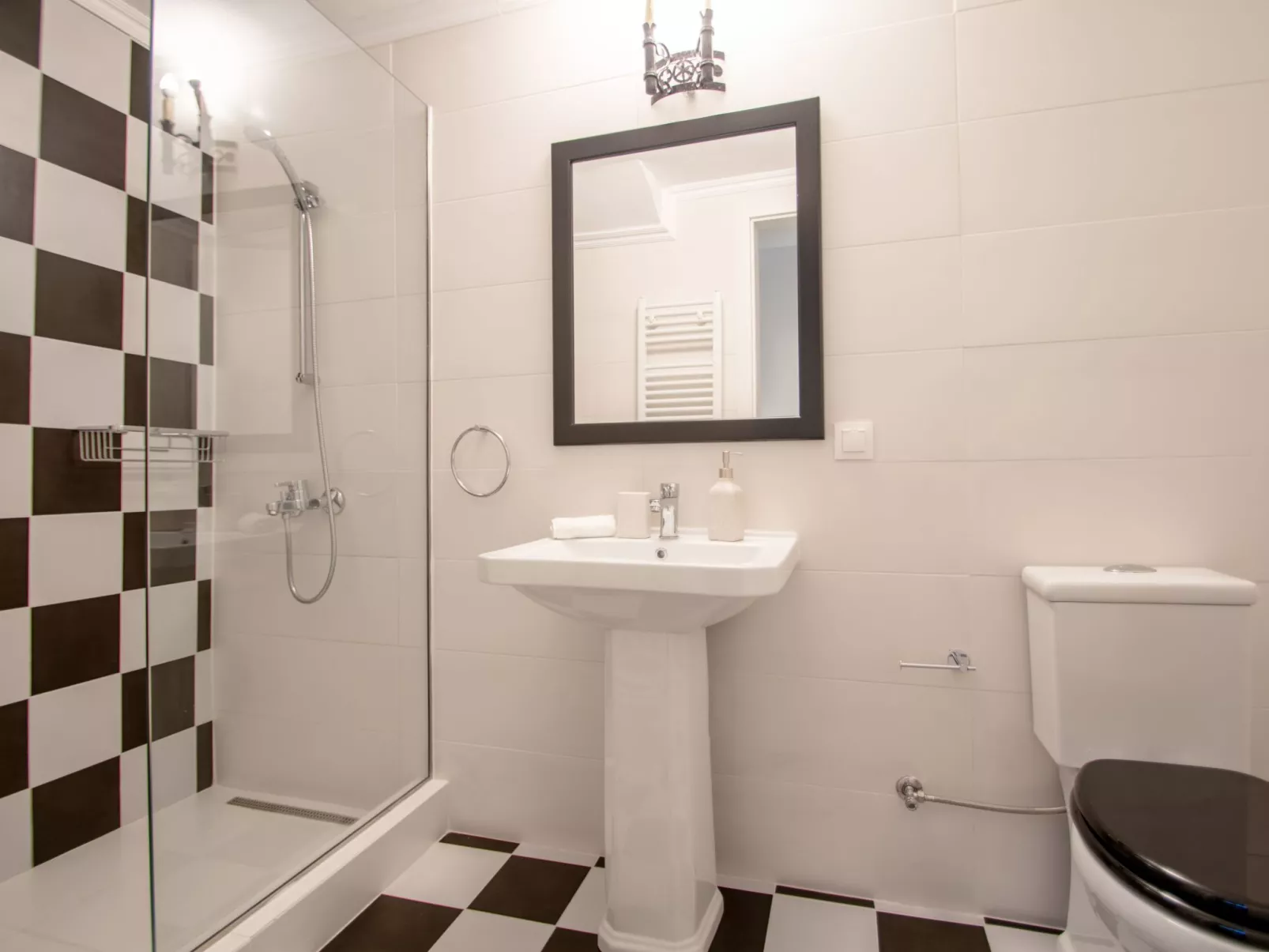 Anwesen mit Garten, Grill und Terrasse - Binnen