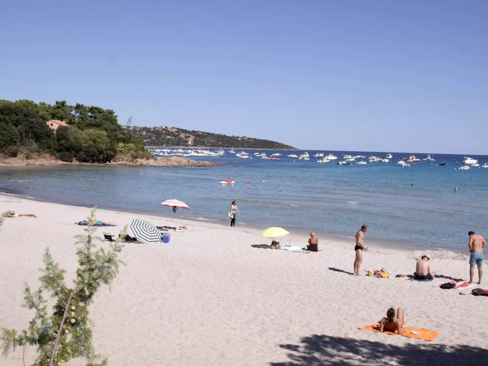 Unterkunft mit AC, Gemeinschaftspool, Nähe zum Meer - Buiten