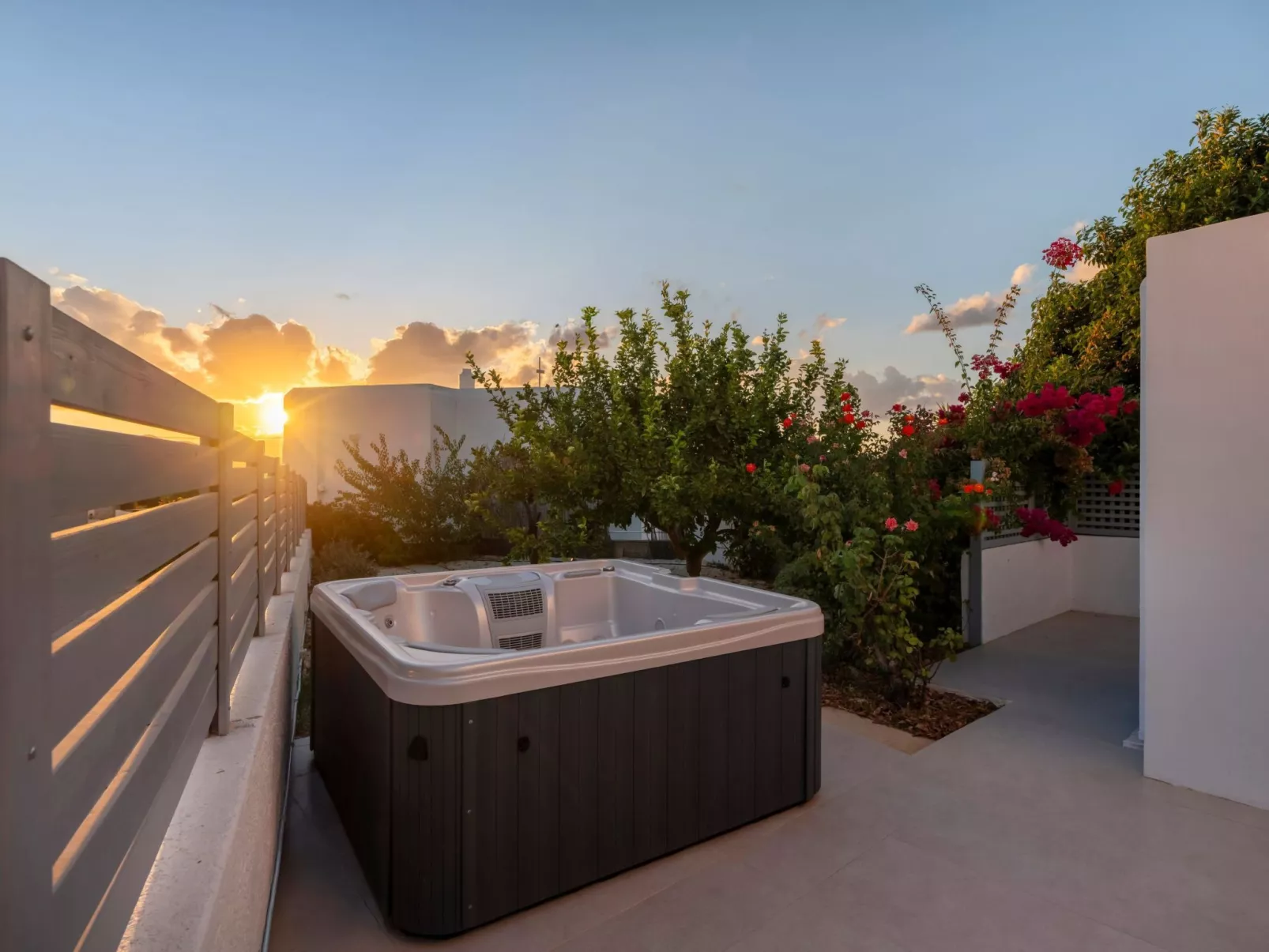 Sunset Gypsy stilvolles modernes Dorfhaus mit Whirlpool - Buiten