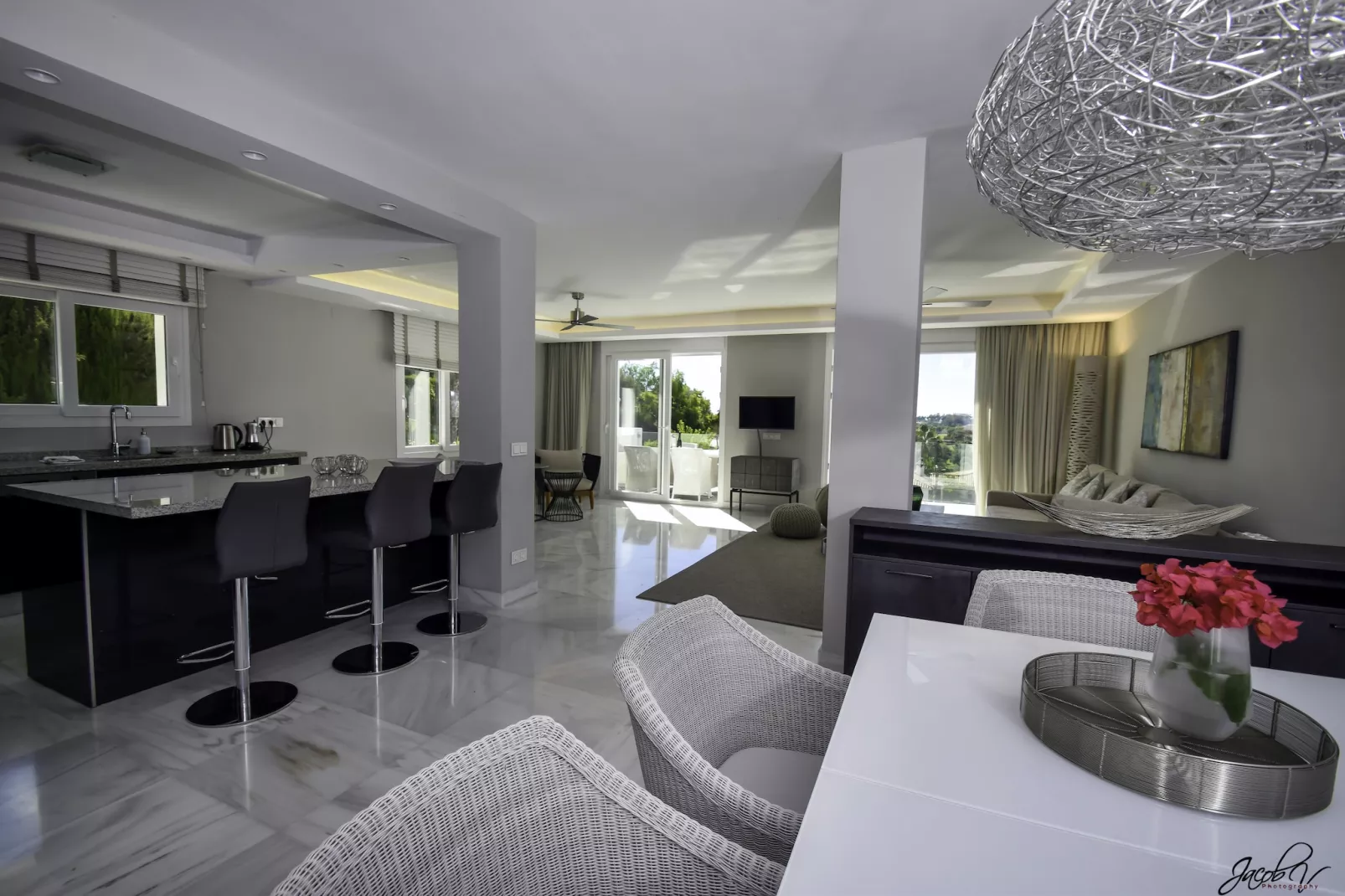 Tranquil Villa with Sea Views & Heated Pool! - Woonkamer