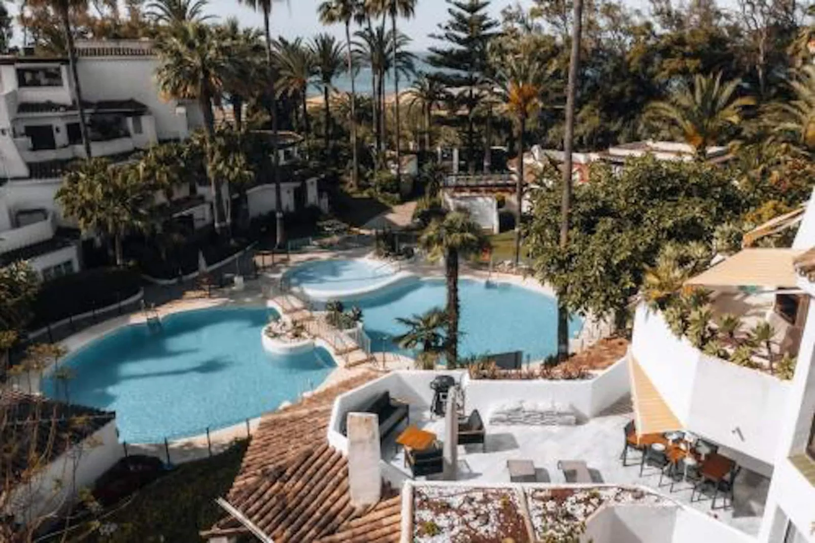 MODERN BEACH PENTHOUSE - Zwembad