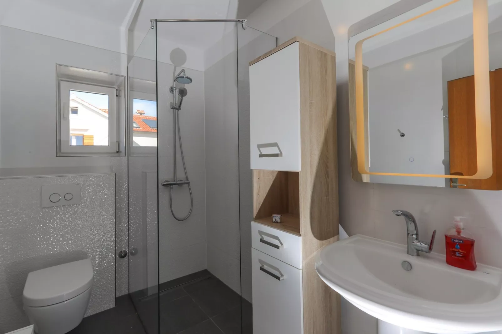Apartment Perina - Comfort Two Bedroom Apartment with Terrace and Sea View - Badkamer