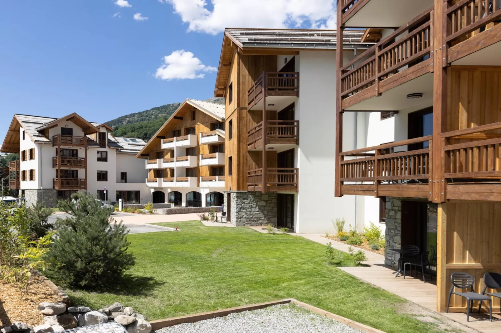 Le Cristal Lodge-R3TS - Buitenkant zomer