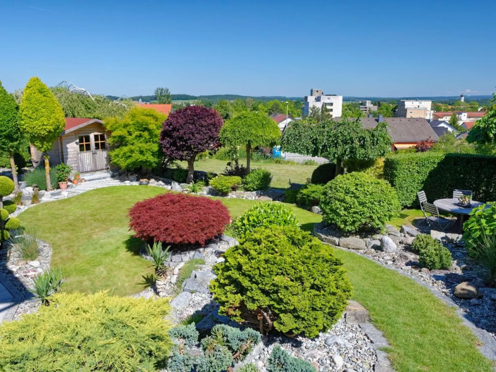 Mit schönem Garten - Buiten