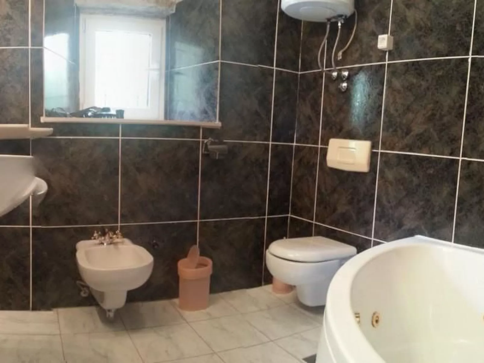 "Dubrava" mit Blick auf das Wasser - Binnen