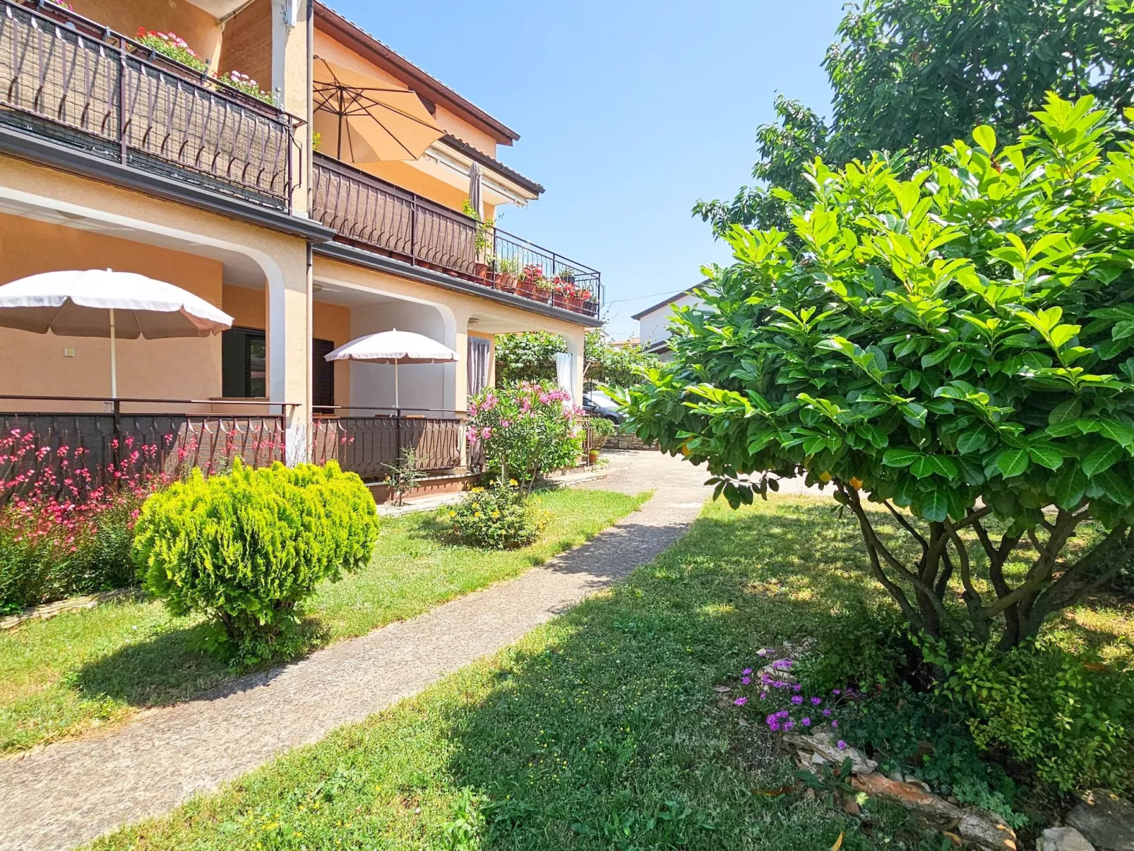 "Maria 4" mit Terrasse - Buiten