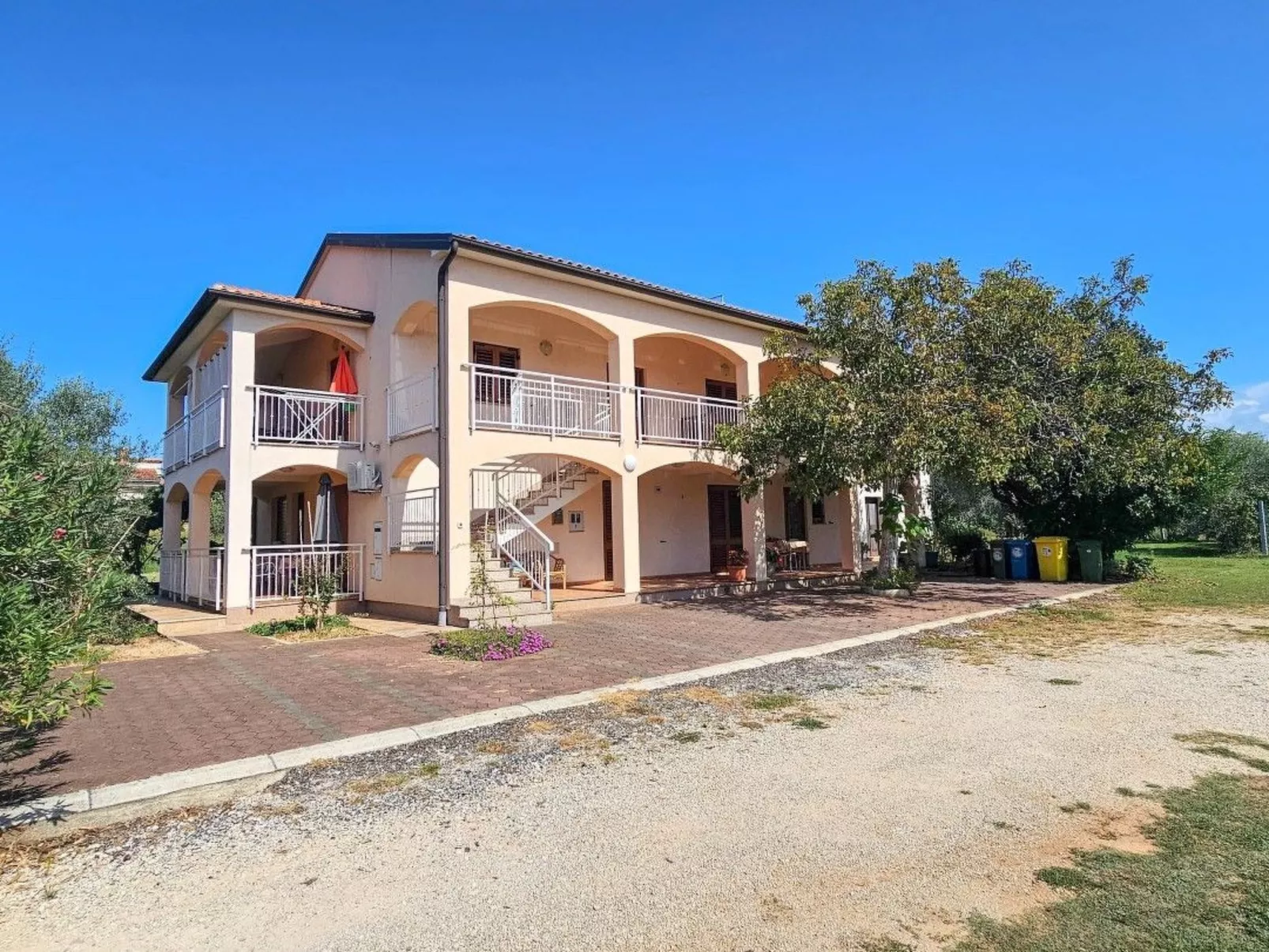 "Viola" mit Terrasse - Buiten