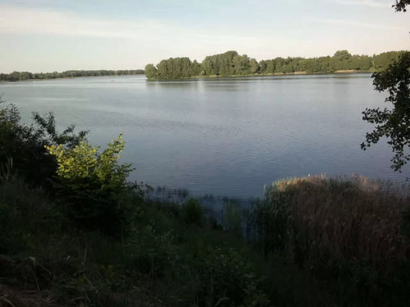 Mit eingezäuntem Grundstück am Wasser - Buiten