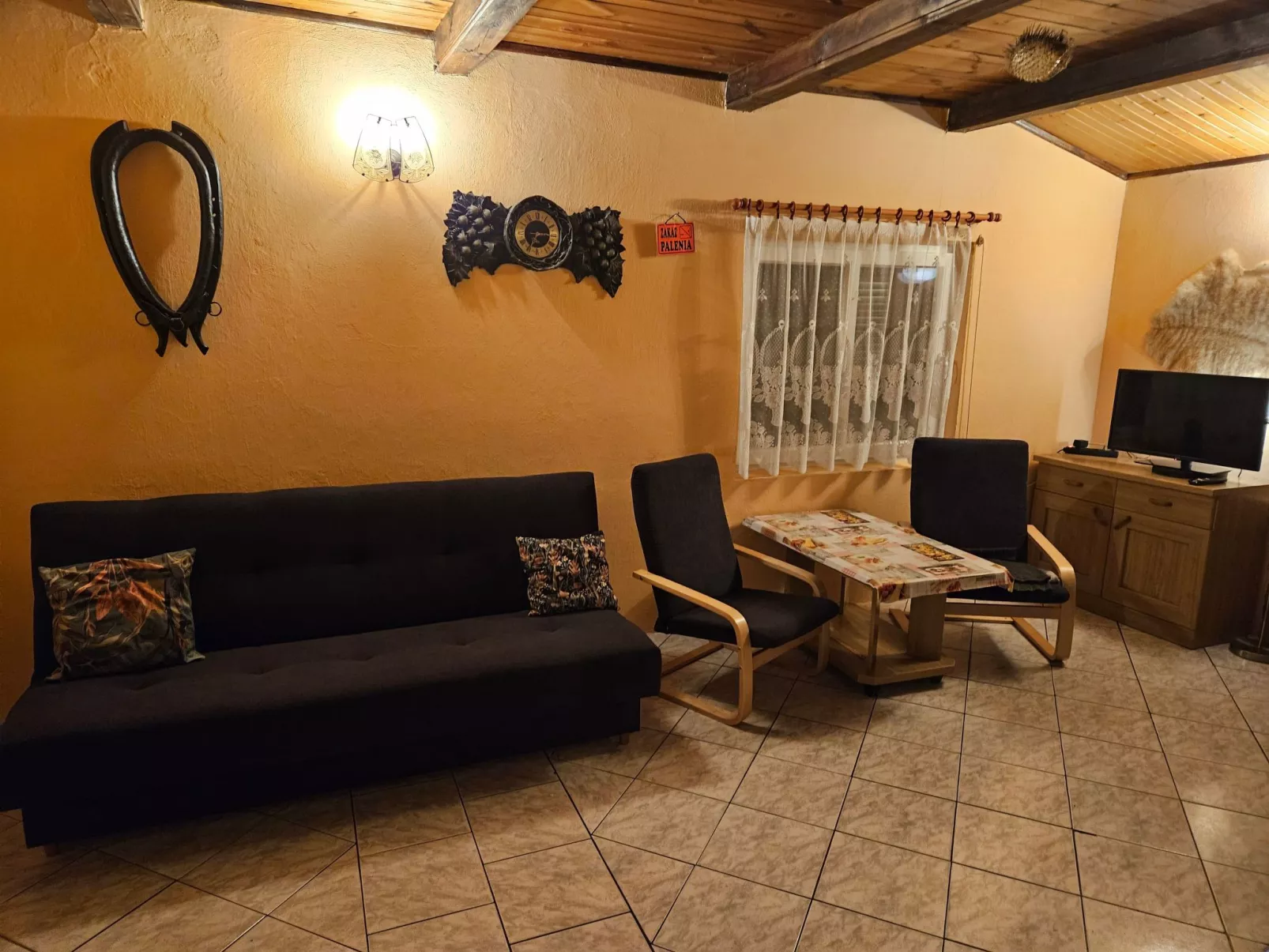 Freistehendes Haus mit eingezäuntem Grundstück an einer Lagune - Binnen