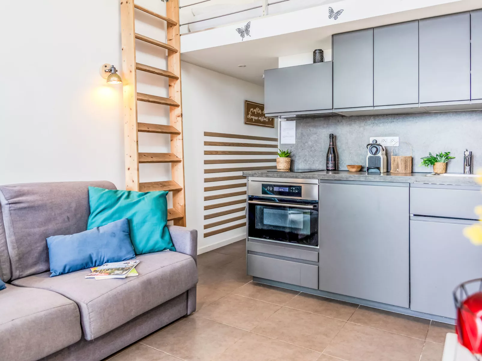 J6 174 L'Esquinade - Binnen