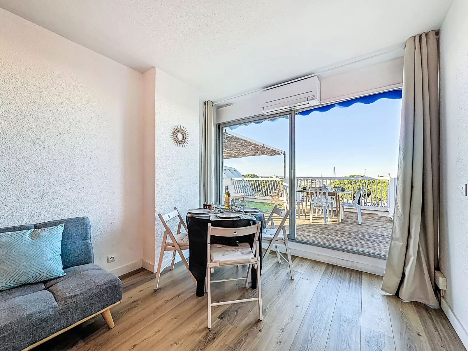 La Croisière - Binnen