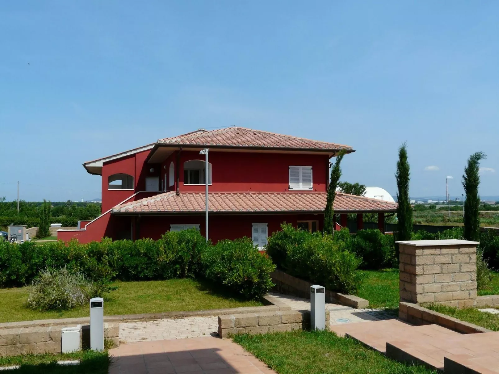 Geräumige Alloggion mit eigener Terrasse, AC - Buiten