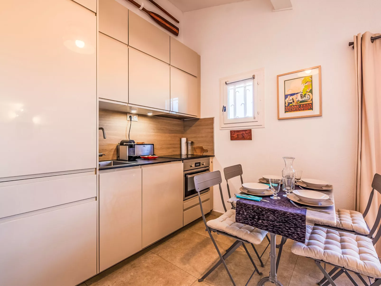 Lou Paradou - Binnen