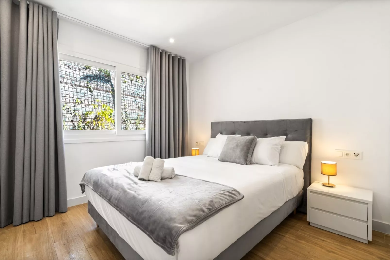 Chic 3-Bed Apartment ALCAZABA LAGOON (2107) - Slaapkamer
