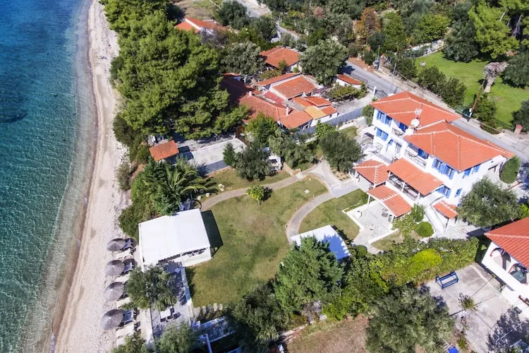 Holiday residence Acrotel Athena Villas, Elia Beach-1-bedroom-apartment ground floor - Buitenkant zomer