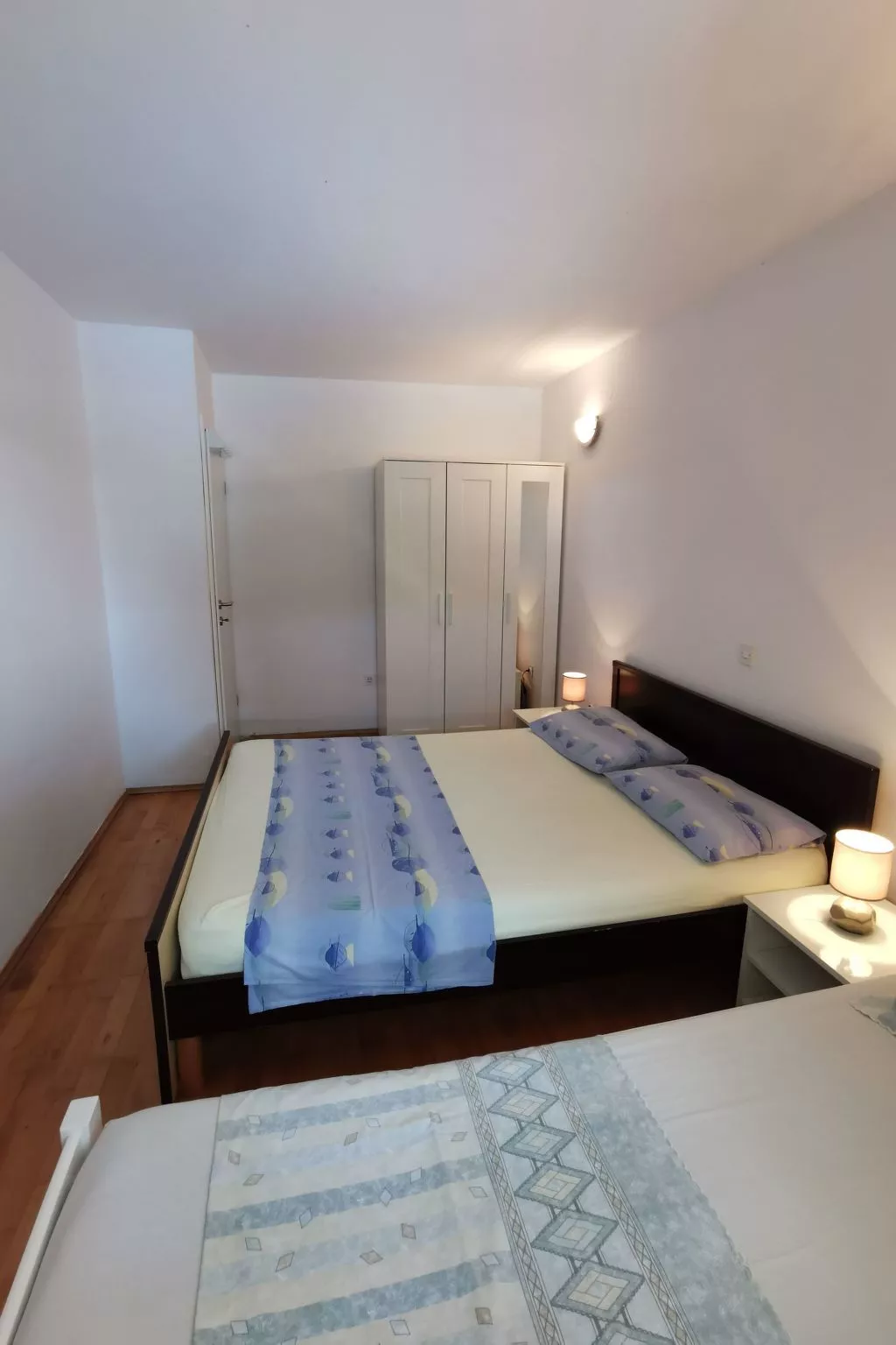 Wohnung in Okrug Gornji mit Terrasse, gemeinsamem Pool und Grill - Binnen