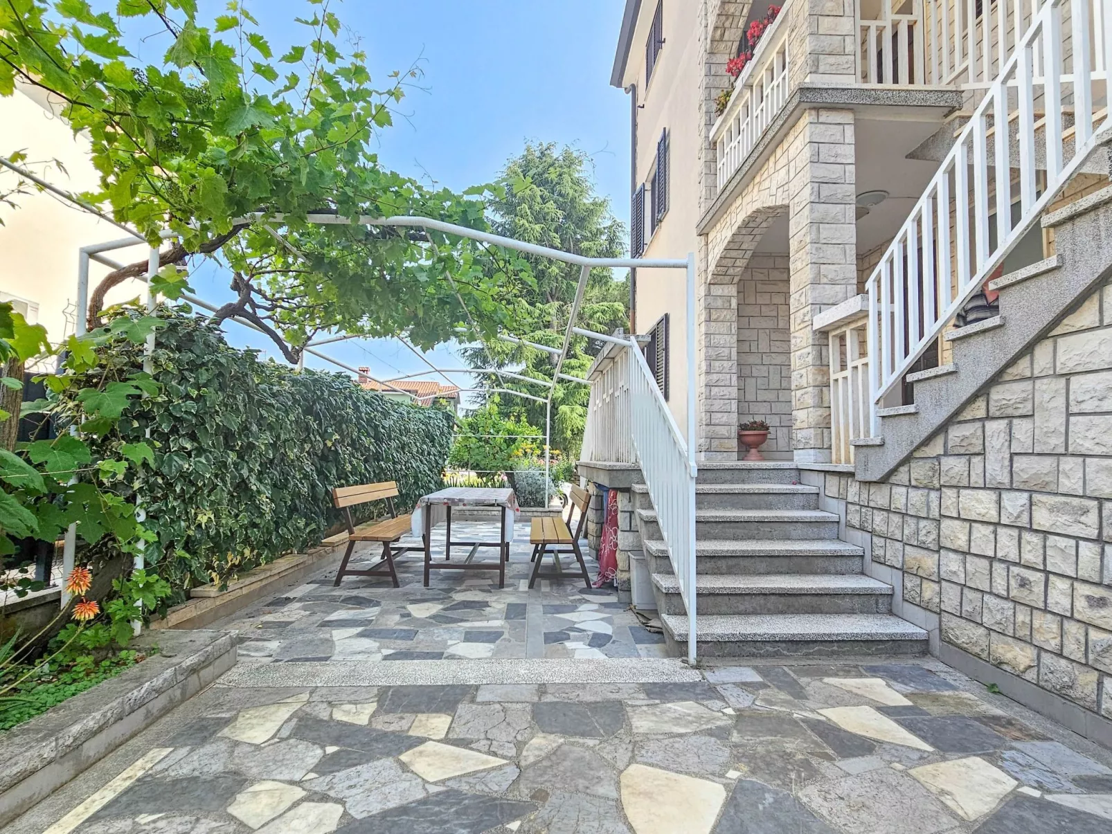 Wohnung "Aurelio" mit Terrasse - Buiten