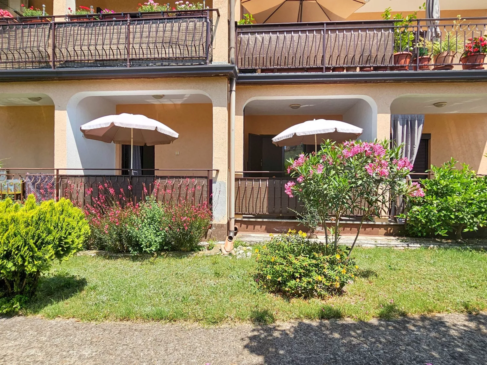 "Maria 4" mit Terrasse - Buiten